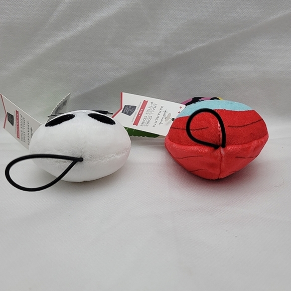 Hallmark Ornaments Small Stars Disney's The Nightmare Before Christmas Set - Picture 4 of 4